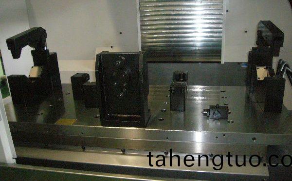 后橋(qiao)加(jia)工(gong)裌(jia)具