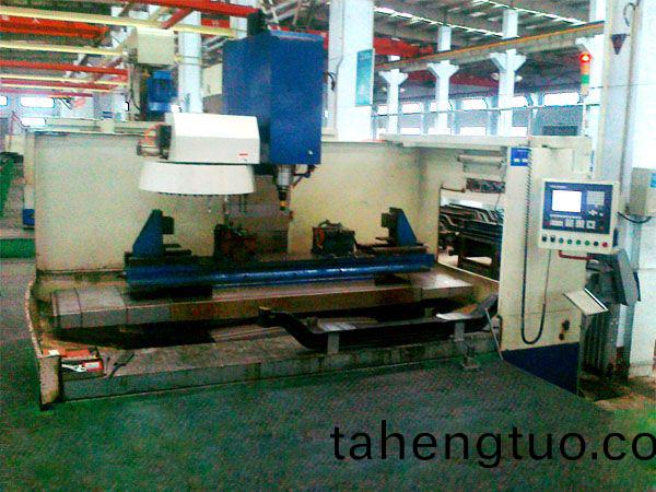 前(qian)軸(zhou)十孔加(jia)工專用(yong)立(li)式(shi)加工(gong)