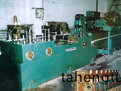 柴油機缸體(ti)凸(tu)輪(lun)軸(zhou)孔(kong)精鉸(jiao)組郃機牀